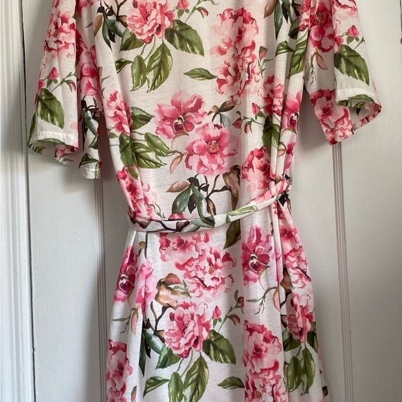 Show me your Mumu Brie Robe Garden of Blooms, Size 0/Small - Picture 8 of 8